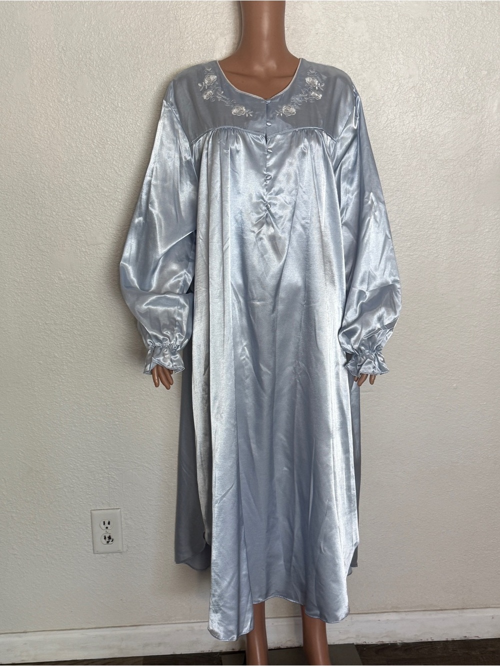 Adonna Woman Vintage Blue Satin Floral Embroidered Long Nightgown 3X - Picture 2 of 9